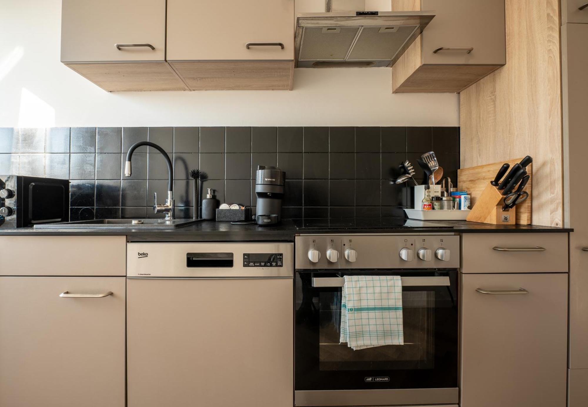 Airport Apartment Fuer 4 - Smart Tv - Kueche - Echarger Hambourg Extérieur photo